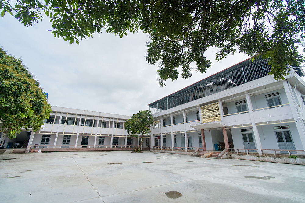 Khuôn viên trường rộng rãi, thoáng mát